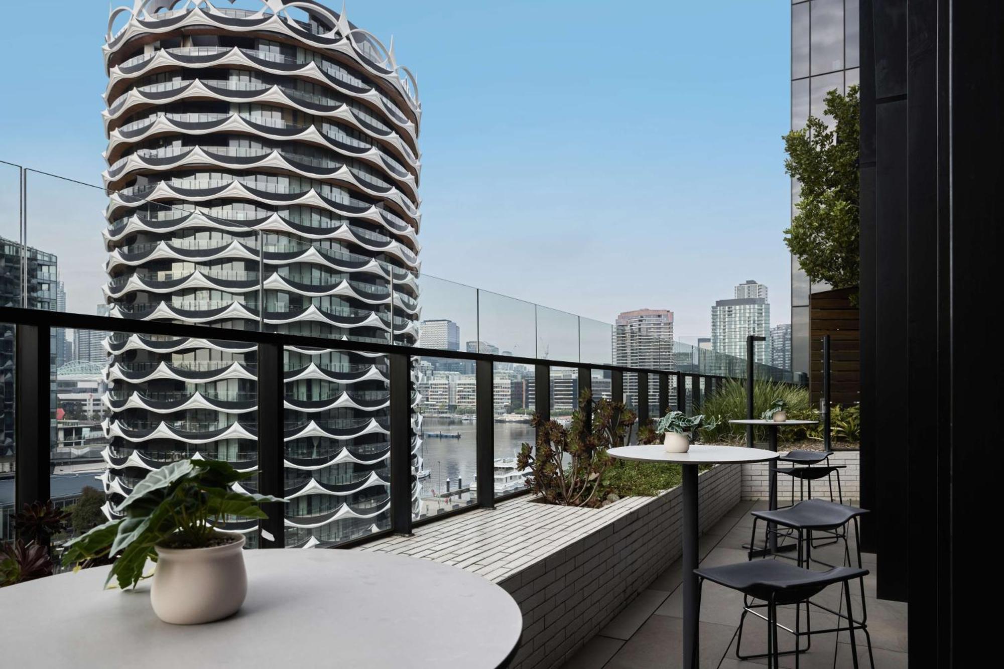 Vibe Hotel Melbourne Docklands Екстер'єр фото